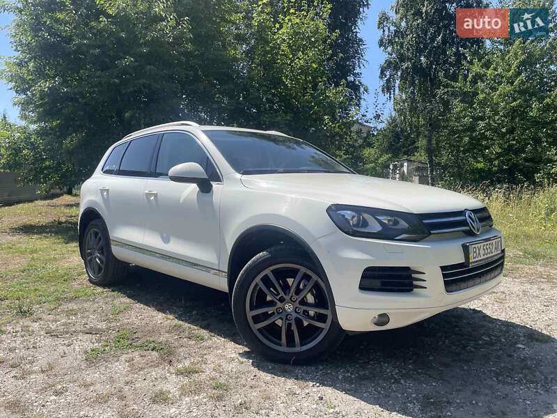 Позашляховик / Кросовер Volkswagen Touareg 2011 в 