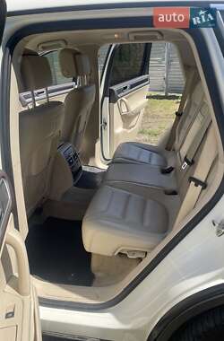 Позашляховик / Кросовер Volkswagen Touareg 2011 в 