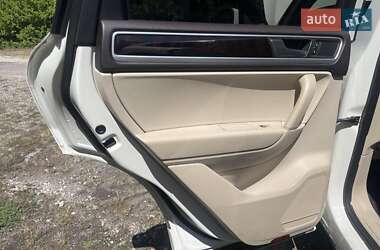 Позашляховик / Кросовер Volkswagen Touareg 2011 в 