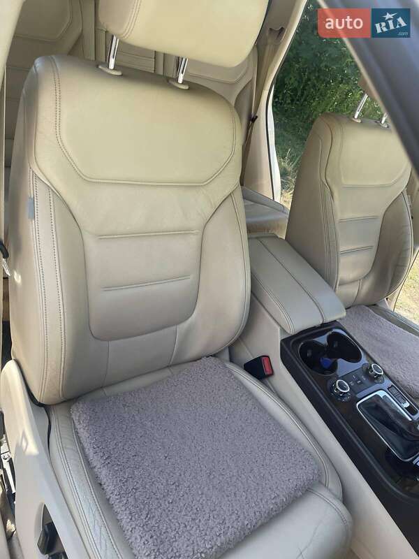 Позашляховик / Кросовер Volkswagen Touareg 2011 в Хмельницькому