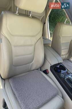 Позашляховик / Кросовер Volkswagen Touareg 2011 в 