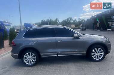Позашляховик / Кросовер Volkswagen Touareg 2016 в 