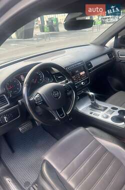 Позашляховик / Кросовер Volkswagen Touareg 2016 в 