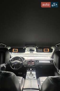 Позашляховик / Кросовер Volkswagen Touareg 2016 в 