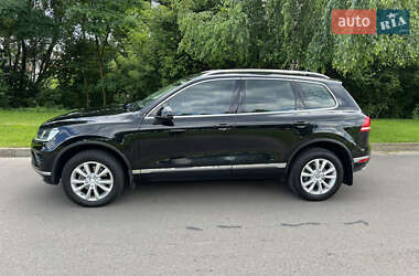 Позашляховик / Кросовер Volkswagen Touareg 2017 в Києві