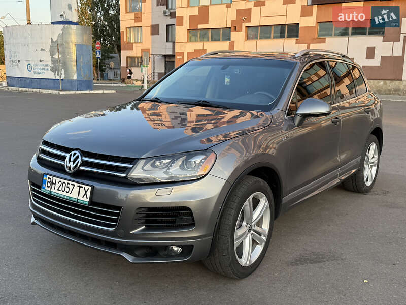 Внедорожник / Кроссовер Volkswagen Touareg 2013 в Одессе