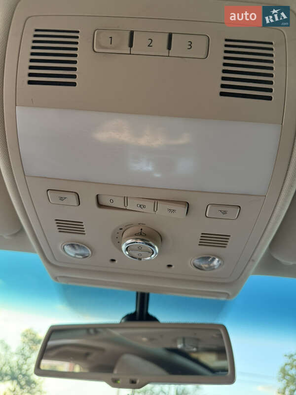 Внедорожник / Кроссовер Volkswagen Touareg 2013 в Одессе