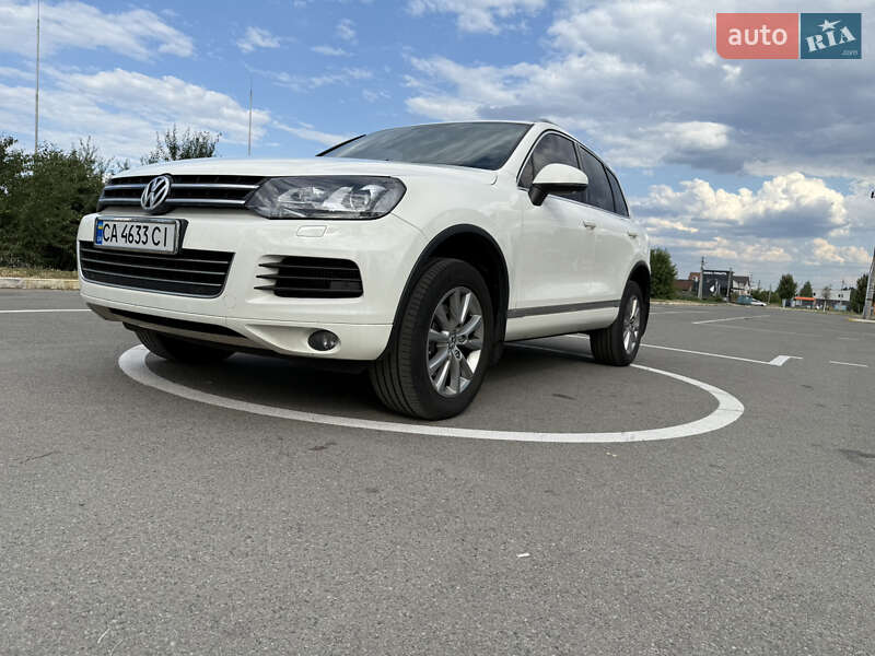 Внедорожник / Кроссовер Volkswagen Touareg 2011 в Киеве