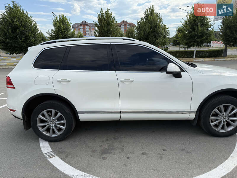 Внедорожник / Кроссовер Volkswagen Touareg 2011 в Киеве
