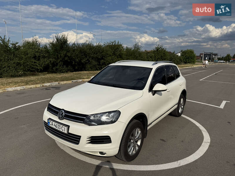 Внедорожник / Кроссовер Volkswagen Touareg 2011 в Киеве