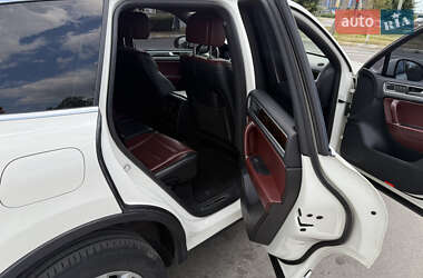 Внедорожник / Кроссовер Volkswagen Touareg 2011 в 