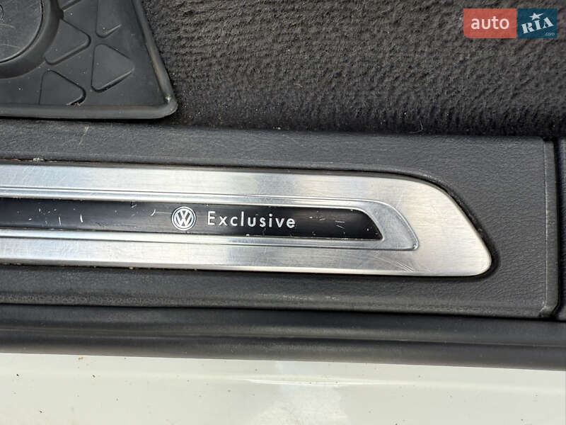 Внедорожник / Кроссовер Volkswagen Touareg 2011 в Киеве