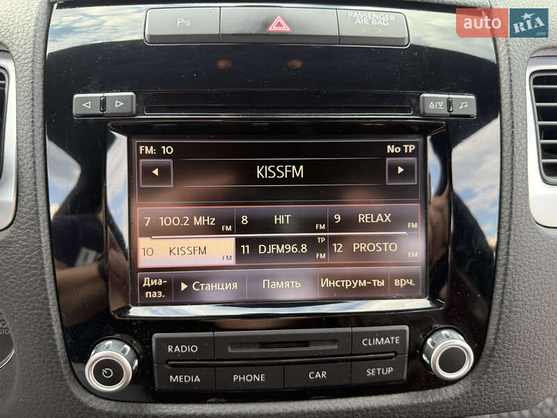 Внедорожник / Кроссовер Volkswagen Touareg 2011 в Киеве