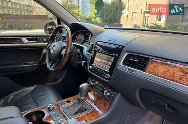 Внедорожник / Кроссовер Volkswagen Touareg 2012 в 