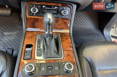 Внедорожник / Кроссовер Volkswagen Touareg 2012 в 