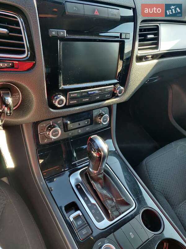 Внедорожник / Кроссовер Volkswagen Touareg 2011 в Тернополе