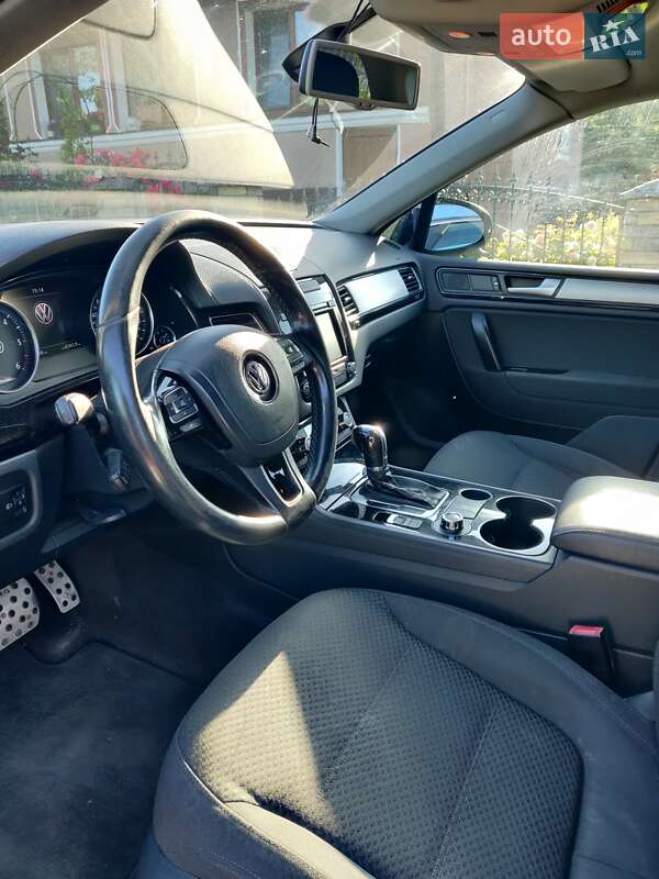 Внедорожник / Кроссовер Volkswagen Touareg 2011 в Тернополе
