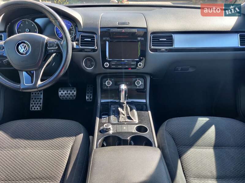 Внедорожник / Кроссовер Volkswagen Touareg 2011 в Тернополе
