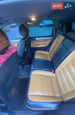 Внедорожник / Кроссовер Volkswagen Touareg 2006 в 