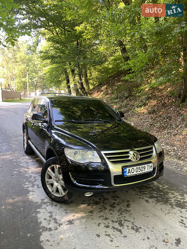 Позашляховик / Кросовер Volkswagen Touareg 2008 в Тячеві