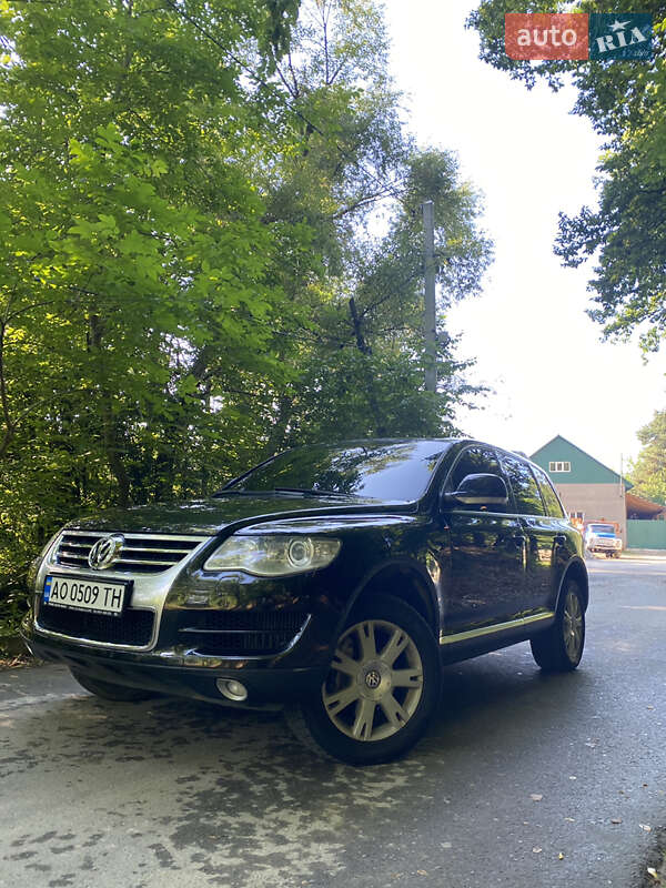 Позашляховик / Кросовер Volkswagen Touareg 2008 в Тячеві
