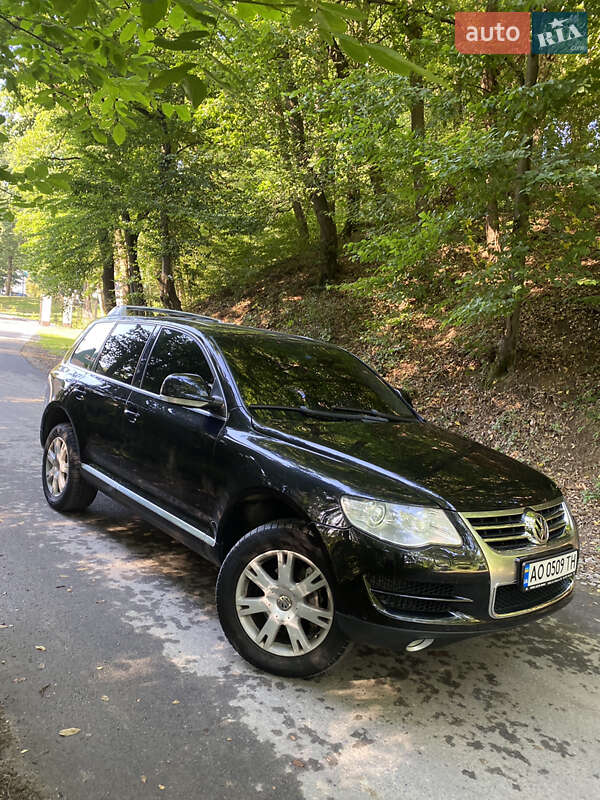 Позашляховик / Кросовер Volkswagen Touareg 2008 в Тячеві