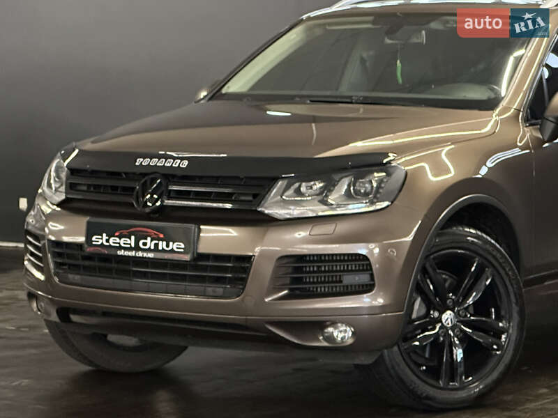 Внедорожник / Кроссовер Volkswagen Touareg 2012 в Николаеве