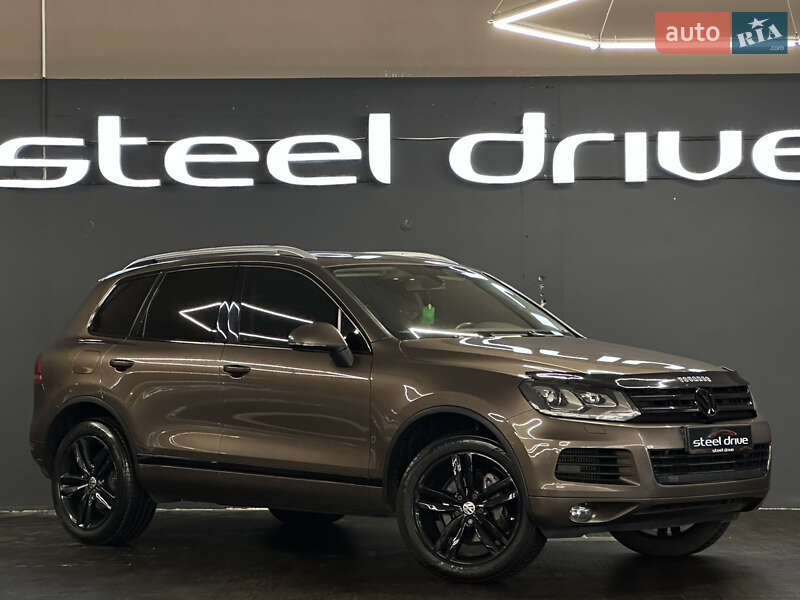Внедорожник / Кроссовер Volkswagen Touareg 2012 в Николаеве