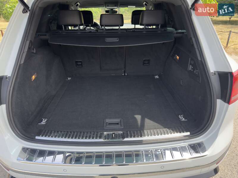 Внедорожник / Кроссовер Volkswagen Touareg 2017 в Киеве