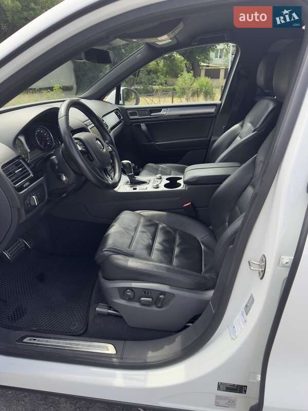 Внедорожник / Кроссовер Volkswagen Touareg 2017 в Киеве