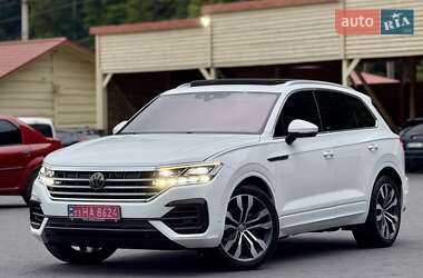 Внедорожник / Кроссовер Volkswagen Touareg 2019 в Хусте