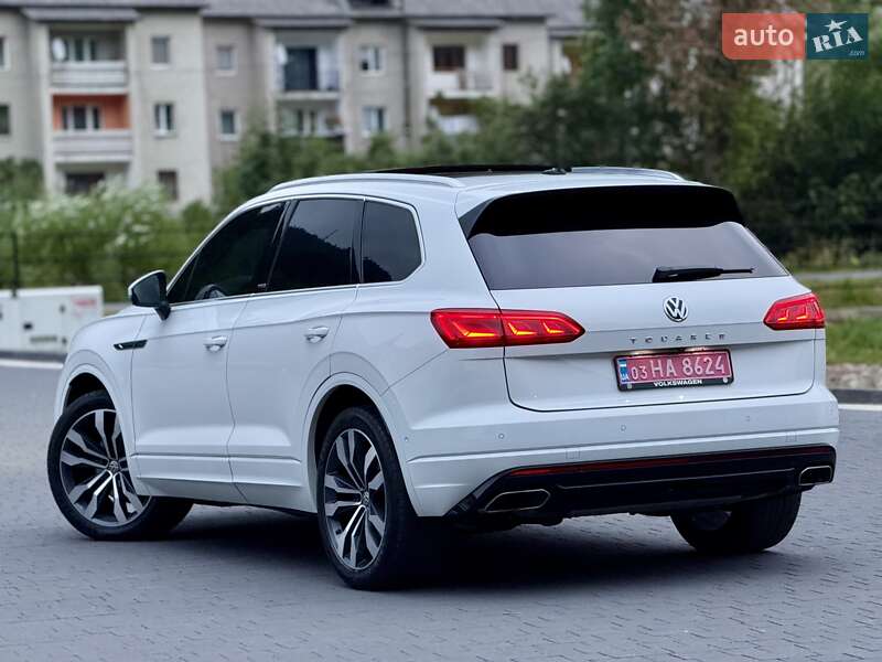 Позашляховик / Кросовер Volkswagen Touareg 2019 в Хусті