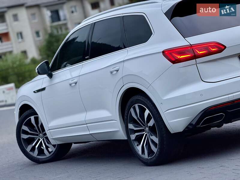 Позашляховик / Кросовер Volkswagen Touareg 2019 в Хусті