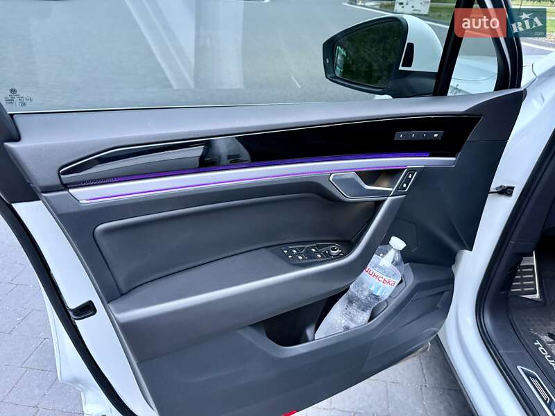 Позашляховик / Кросовер Volkswagen Touareg 2019 в Хусті