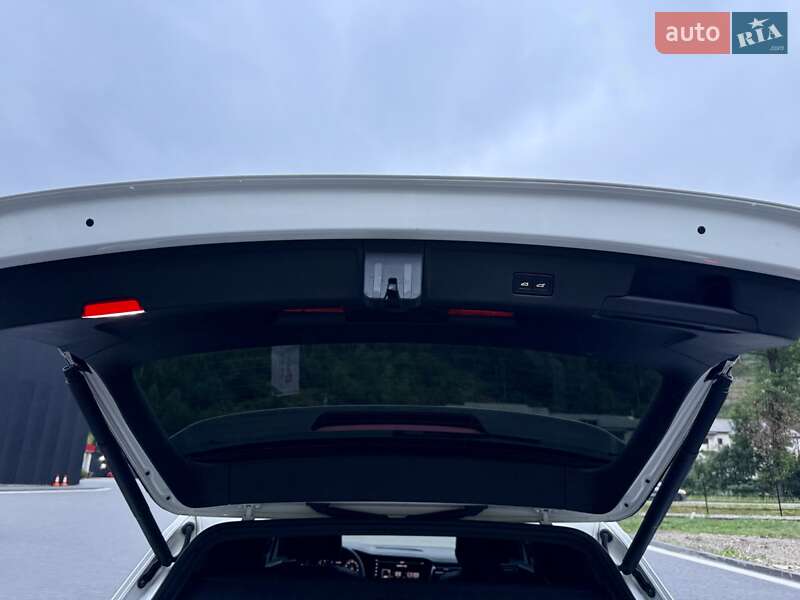 Позашляховик / Кросовер Volkswagen Touareg 2019 в Хусті