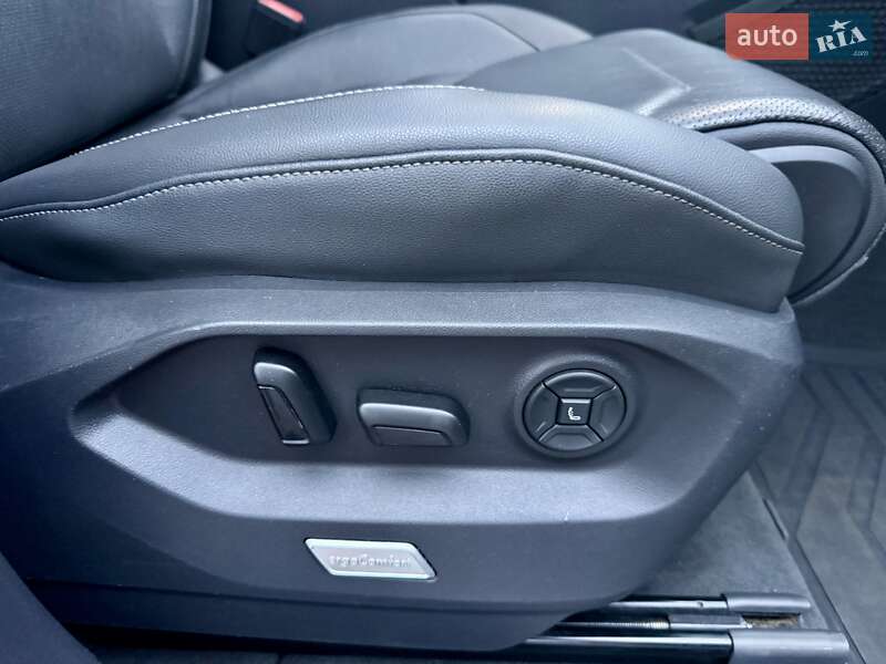 Позашляховик / Кросовер Volkswagen Touareg 2019 в Хусті