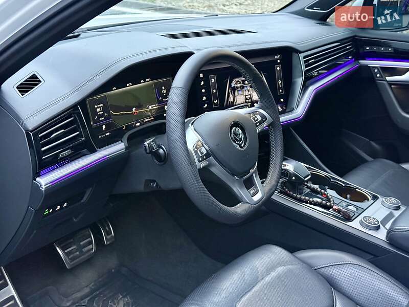 Позашляховик / Кросовер Volkswagen Touareg 2019 в Хусті