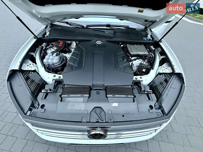 Позашляховик / Кросовер Volkswagen Touareg 2019 в Хусті