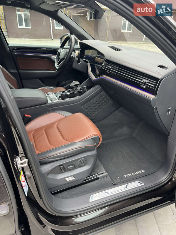 Позашляховик / Кросовер Volkswagen Touareg 2020 в Києві