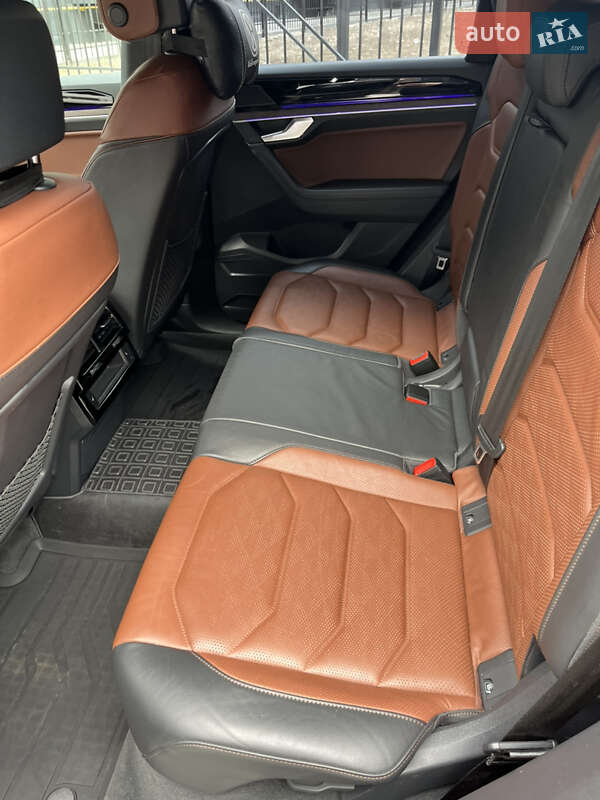 Позашляховик / Кросовер Volkswagen Touareg 2020 в Києві