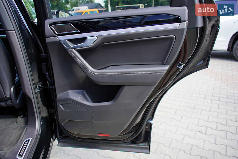 Позашляховик / Кросовер Volkswagen Touareg 2023 в Житомирі