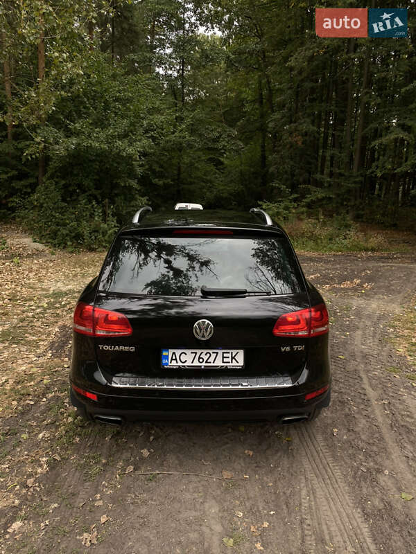 Внедорожник / Кроссовер Volkswagen Touareg 2011 в Ровно