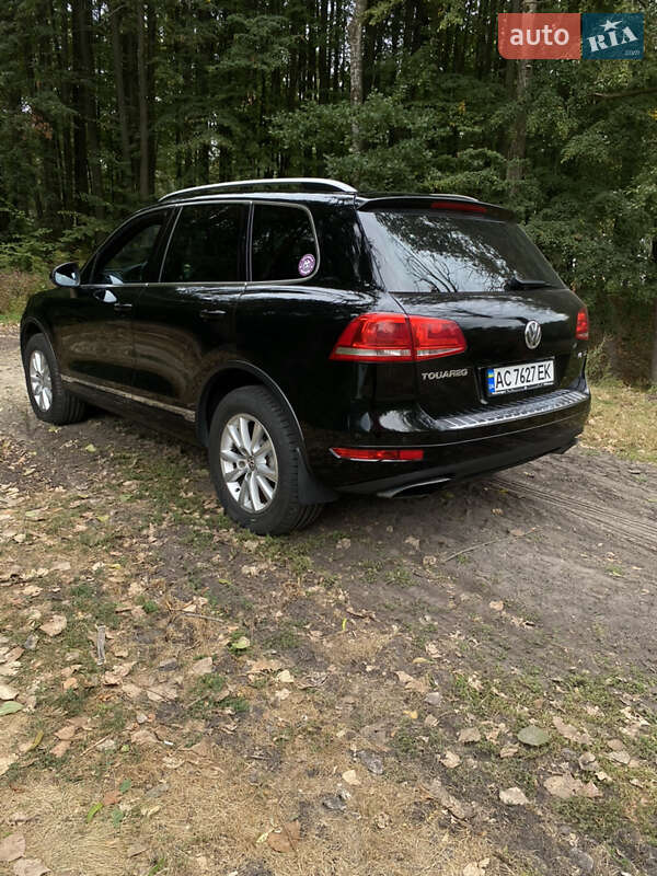 Внедорожник / Кроссовер Volkswagen Touareg 2011 в Ровно