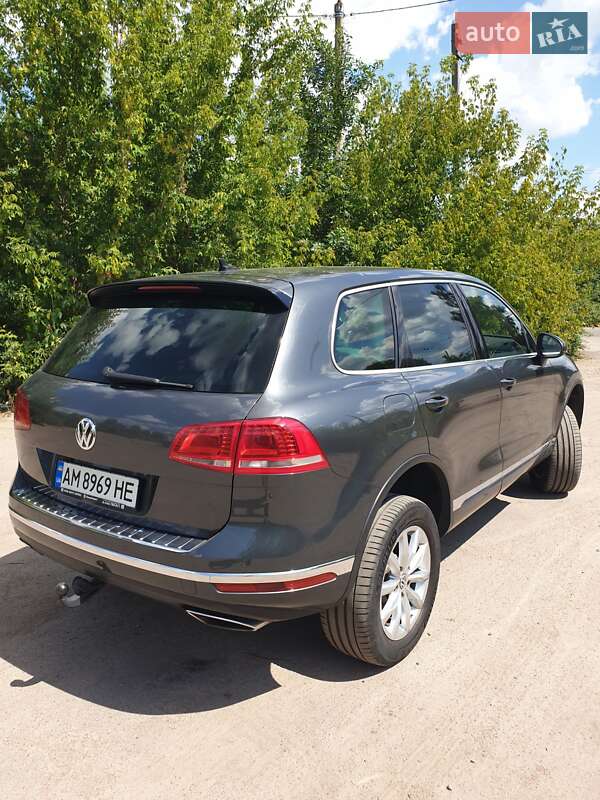 Внедорожник / Кроссовер Volkswagen Touareg 2015 в Житомире