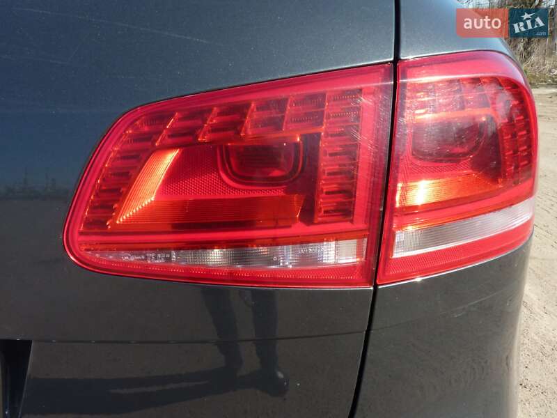 Внедорожник / Кроссовер Volkswagen Touareg 2015 в Житомире