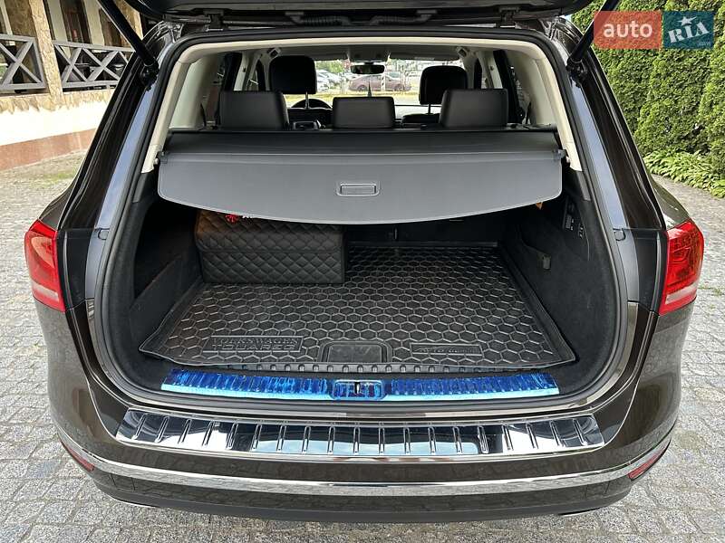 Внедорожник / Кроссовер Volkswagen Touareg 2017 в Киеве