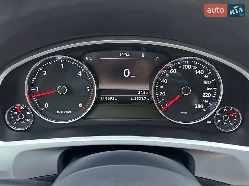 Внедорожник / Кроссовер Volkswagen Touareg 2017 в Киеве