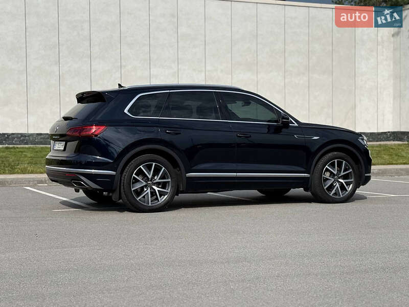 Внедорожник / Кроссовер Volkswagen Touareg 2022 в Киеве