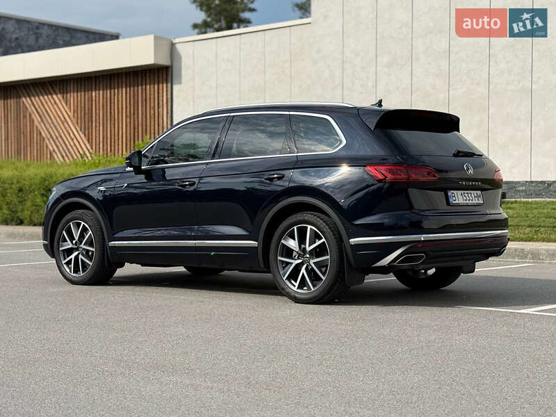 Внедорожник / Кроссовер Volkswagen Touareg 2022 в Киеве