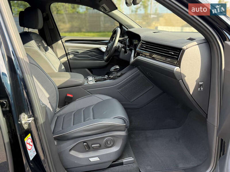 Внедорожник / Кроссовер Volkswagen Touareg 2022 в Киеве